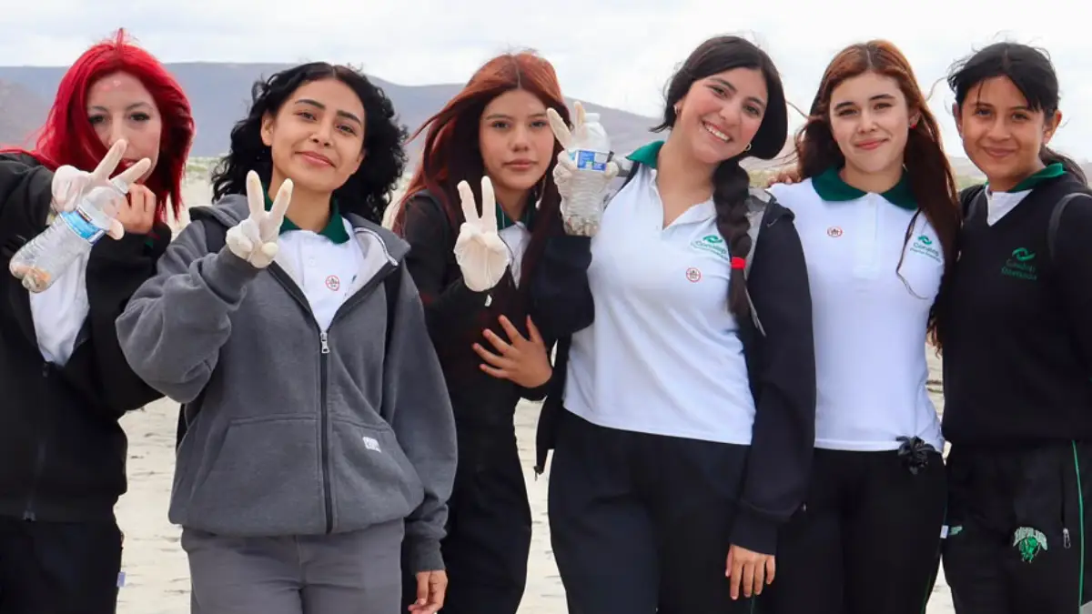 SE RETIRAN 22 mil COLILLAS DE CIGARRO DE PLAYA CONALEP 